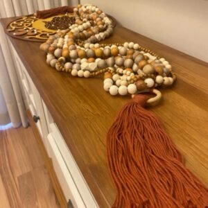 Colar decorativo de mesa em madeira terracota com 10 camadas sendo 1 metro e 20 cm